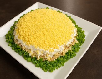 Салат «Ирина» с копеной курицей и грибами