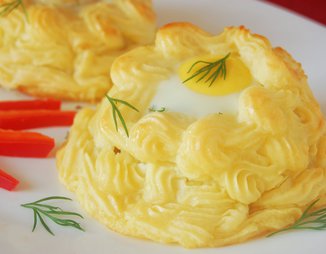 Котлеты в картофельных "гнездышках" с перепелиными яйцами