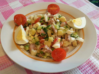 Салат из печени трески с картофелем и яйцами