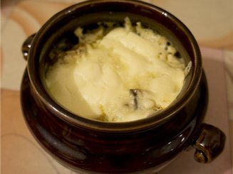 Мясо, запеченное с грибами и картофелем