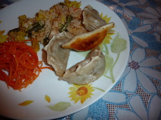 Китайские пельмени с капустой и грибами