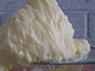 Рулет с масляным кремом и желе по ГОСТу