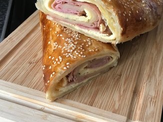 Штрудель с омлетом и ветчиной