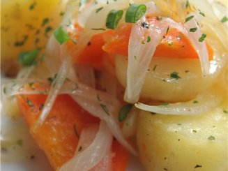 Картофель маринованный и запеченный в духовке с овощами