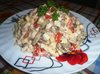 Салат с курицей, сыром, грибами и помидорами