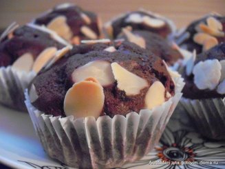 Шоколадные маффины с белым шоколадом и миндалем
