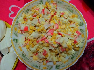 Салат из крабовых палочек с кукурузой