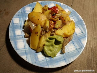 Картофель маринованный и запеченный в духовке с овощами