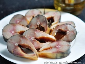 Соленая скумбрия с черносливом