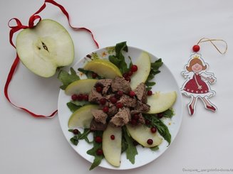 Салат из куриной печени с яблоками