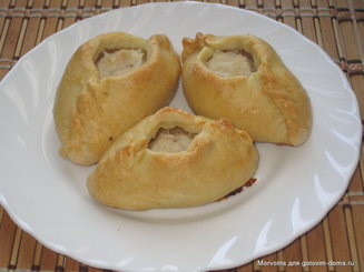 Открытые пирожки с сыром и зеленью