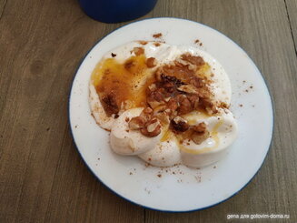 Странгисто ме мели (греческий йогурт с мёдом и орехами)