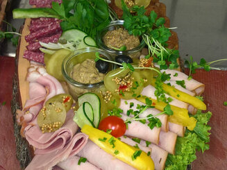 Мясная нарезка на новогодний стол