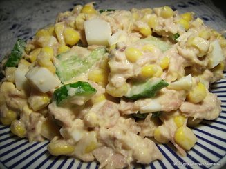 Салат с горбушей и кукурузой