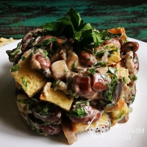Салат с фасолью и грибами