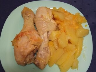 Курица с картофелем и мандаринами.