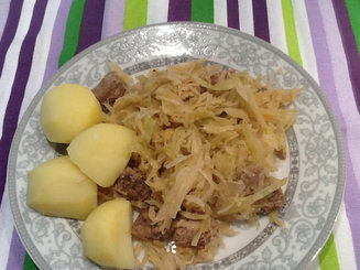 Говядина с капустой и грибами