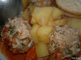 Юварлакя коккинисто (тефтели в соусе)