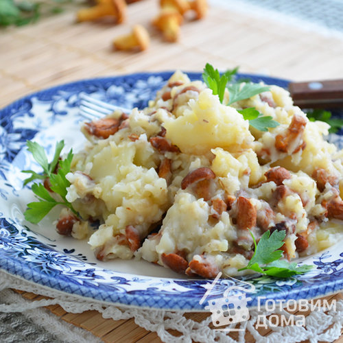 Сетуская картофельно-ячменная каша с лисичками