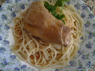 Курица в розовом соусе