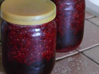 Сырое варенье из черной смородины