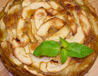 Яблочный пирог "карамелька" с нежным ароматом корицы