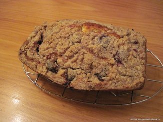 Кекс с яблоками и малиной