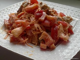 Салат с курицей, перцем и морковью