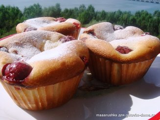 Творожные маффины с кремом патисьер и черешней