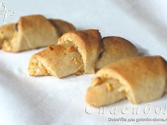 Быстрые творожные круассаны с яблочно-ореховой начинкой