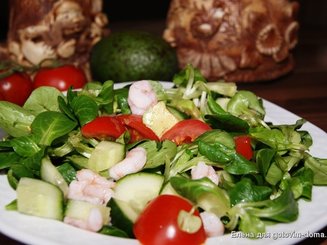 Салат "Два цвета" авокадо+креветки +овощи