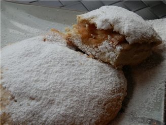 Рассыпчатые пирожки с яблоками и корицей