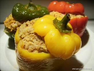 Перец, фаршированный мясной начинкой