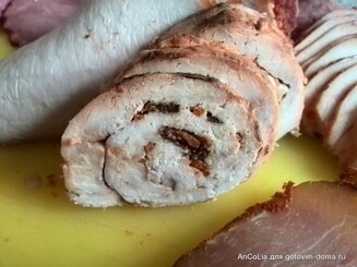 Куриный рулет с черносливом и грецким орехом
