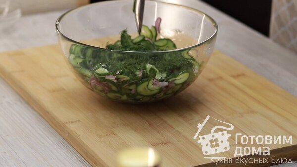 Очень простой и Вкусный Огуречный Салат ( быстрые малосольные огурчики) фото к рецепту 6