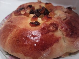 Булочки-ватрушки с изюмом, клюквой, орехами и сюрпризом
