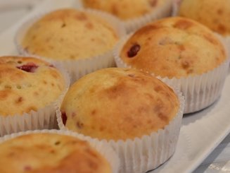 Творожные маффины с клюквой и фисташками