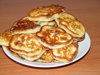 Оладьи с яйцом и зеленым луком