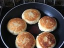 Сырники - рецепт кофейни "Шоколадница" от СемьЦветов Сырники - рецепт кофейни "Шоколадница" от СемьЦветов