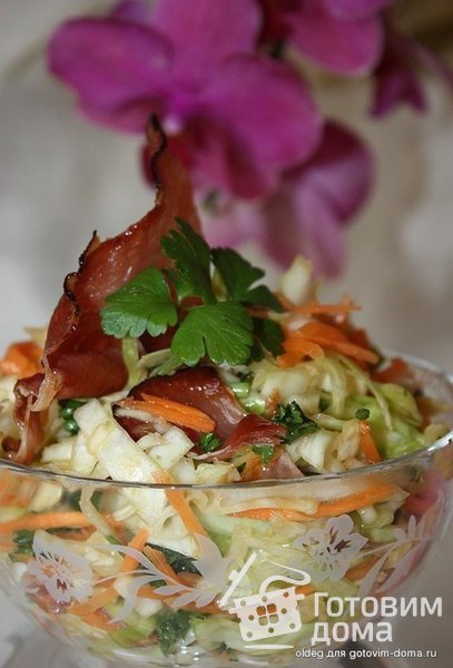 Летний капустный салат с беконом фото к рецепту 4