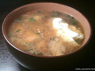 Чесночный суп с пшеном и грибами