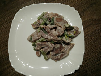 Сердце с грибами и стручковой фасолью под бешамель