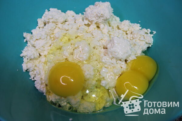 Вкусная выпечка из творога к чаю Рогалики  с салями и сыром фото к рецепту 1