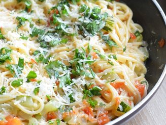 One Pan Pasta (паста и соус в одной сковороде)