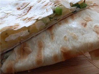 Ека или Горячая закуска из лаваша с сыром и зеленью