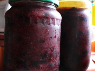 Сырое варенье из черной смородины