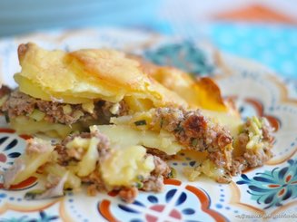 Картофель с фаршем запеченные под сыром