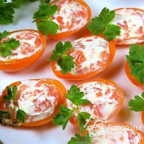 Фаршированные помидоры с семгой и сыром