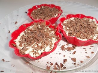 Нежный десерт с белым шоколадом и ликёром Бейлиз