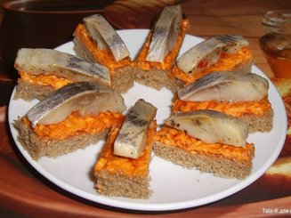 Канапки с селедкой (канапэ)